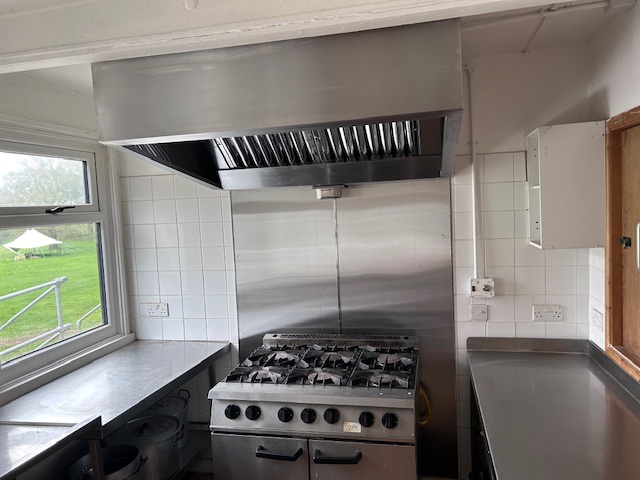 The new cooker and canopy after fitting